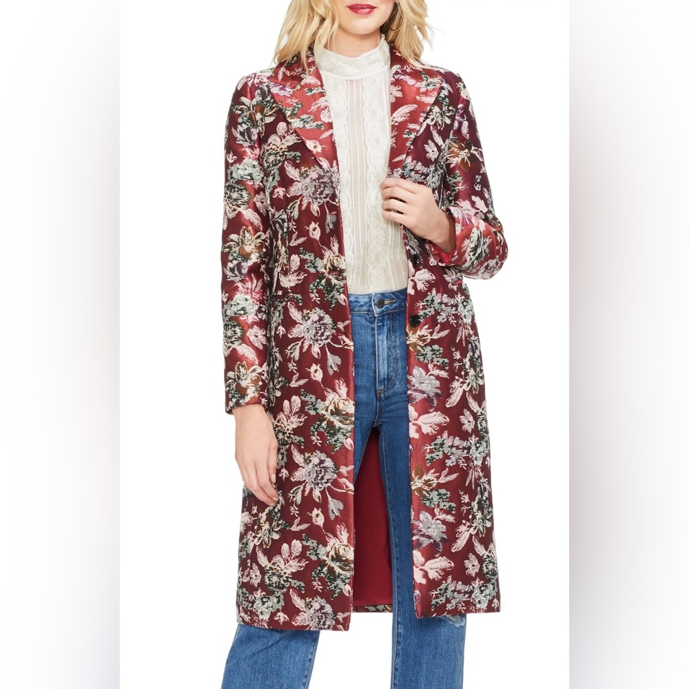 RARE FIND! Vince Camuto “Gilded Rose” tapestry brocade coat.